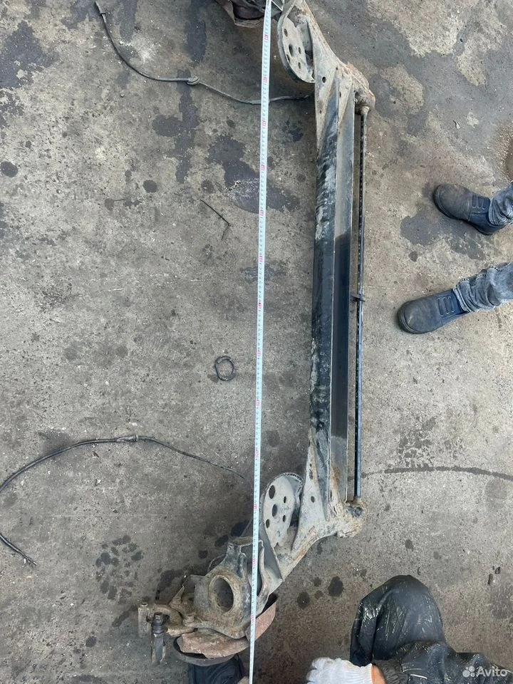 Балка задняя vw passat 8e0500051t