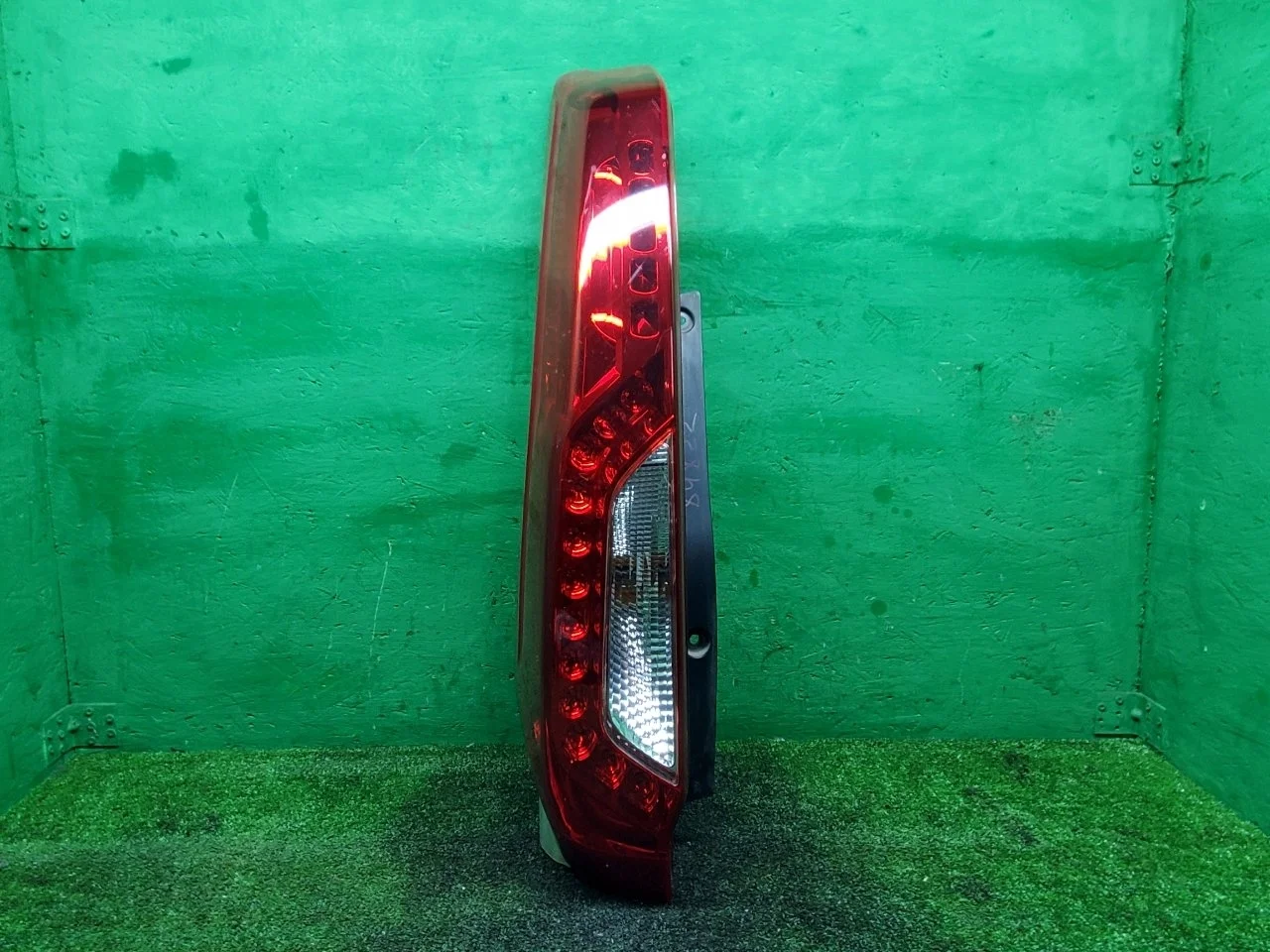 Фонарь Nissan X-Trail 2010-2015 T31