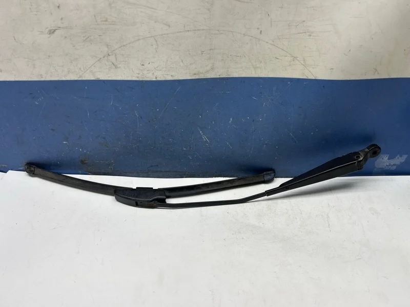 Поводок дворника двери багажника Chevrolet Lacetti 95211018 J200, передний левый