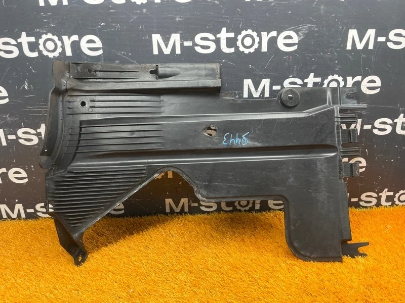 Защита днища кузова Audi A4 2009 8K0825216F B8/8K CDNC, задняя правая