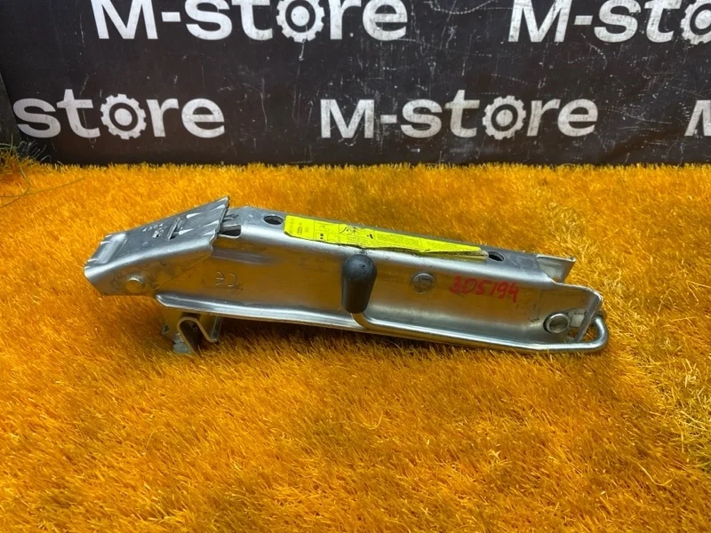 Домкрат Audi A4 2004 8E0011031D B7/8E ALT