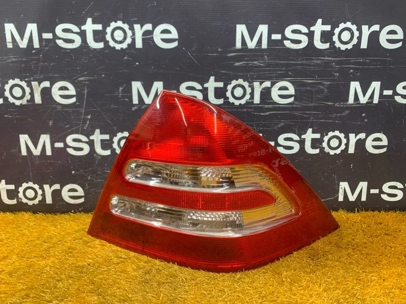Фонарь задний Mercedes-Benz C-Class 2003 A2038200264 W203 271.946, правый