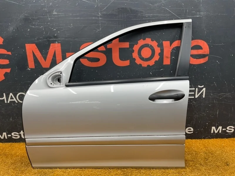Дверь Mercedes-Benz C-Class 2003 A2037200105 W203 271.946, передняя левая