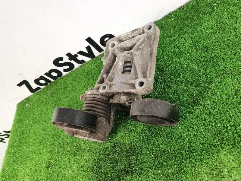 Кронштейн генератора volvo s40 2008