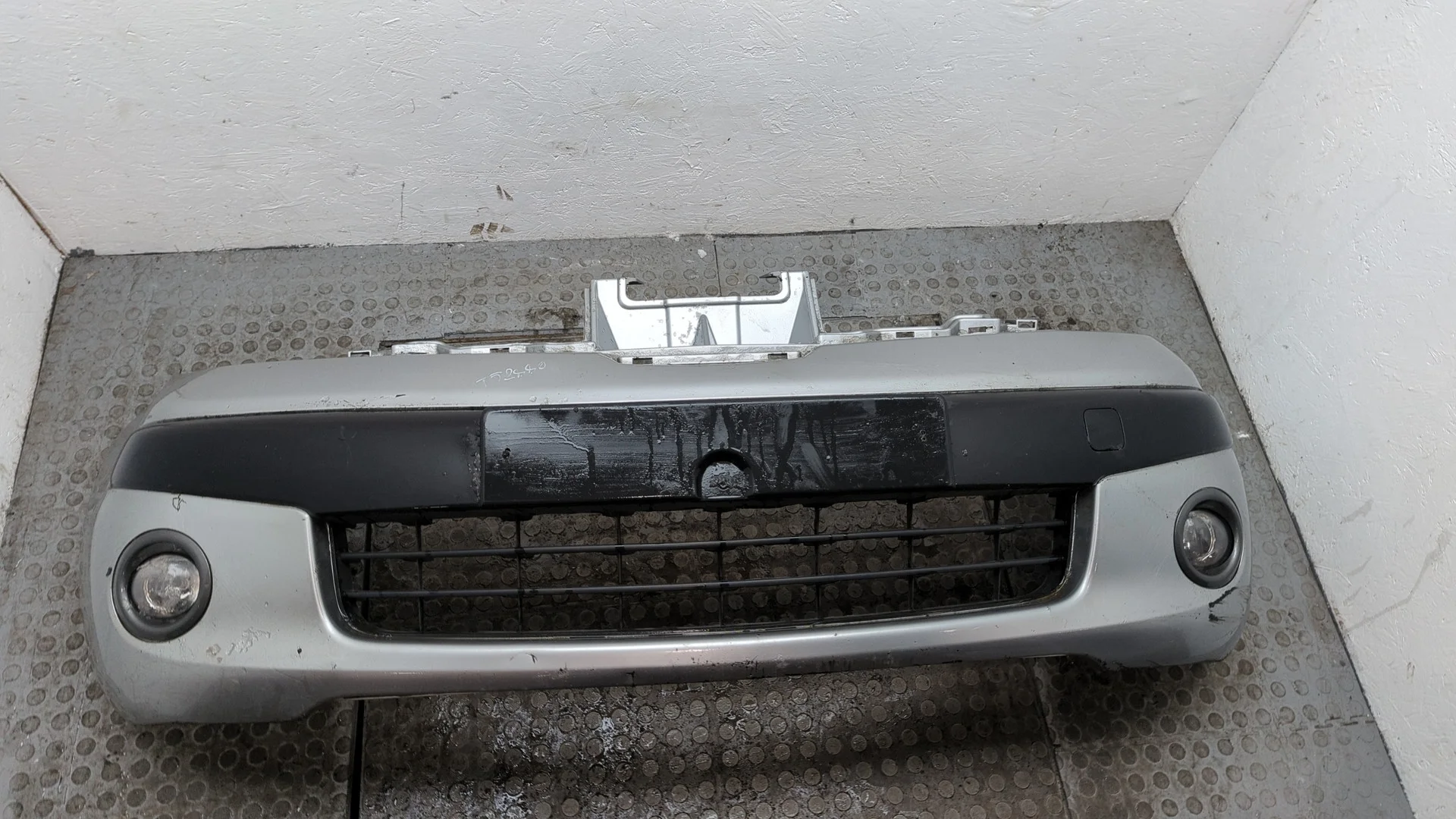 Бампер Nissan Note E11 2005-2013 КПП автомат (АКПП) HR16DE Бензин 1.6 л Инжектор