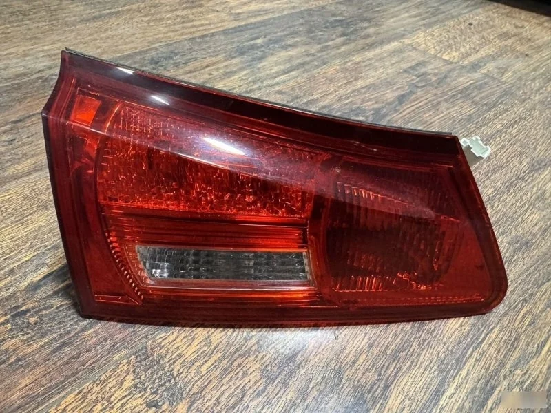 Фонарь Lexus IS250