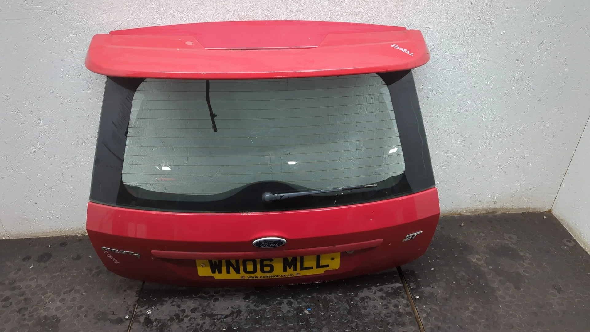 Крышка (дверь) багажника Ford Fiesta 2001-2007 КПП 5-ст.мех.(МКПП) N4JB Бензин 2 л Инжектор