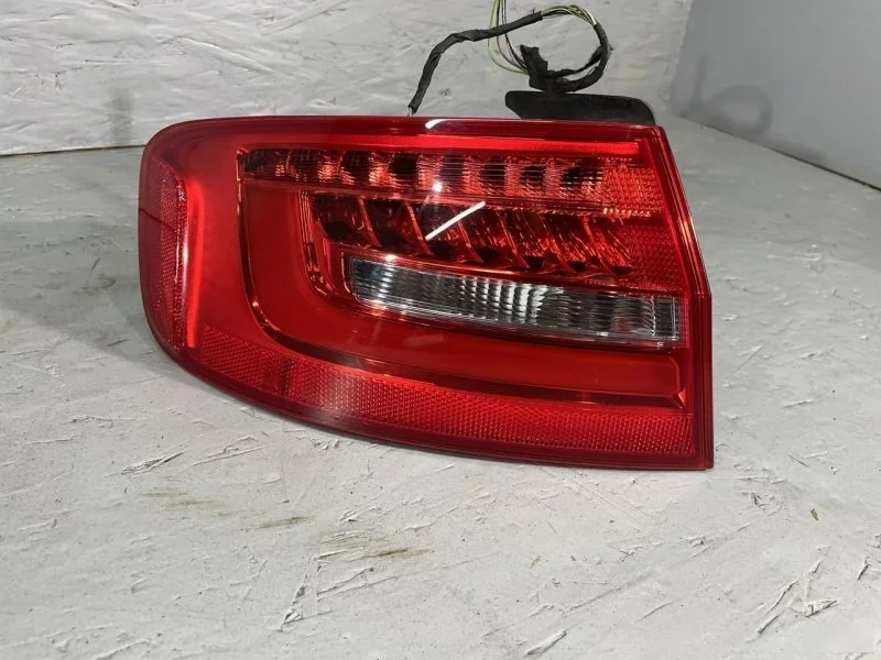 Фонарь Audi A4 B8