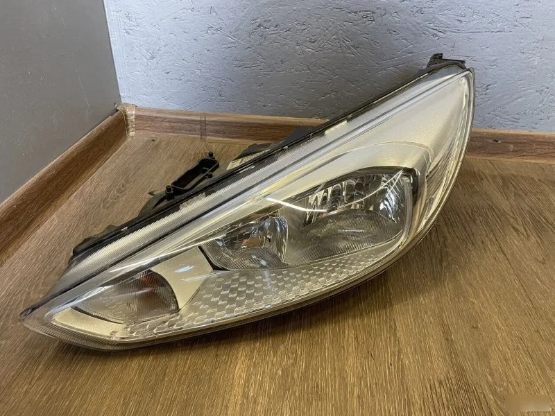 Фара Ford Focus 3