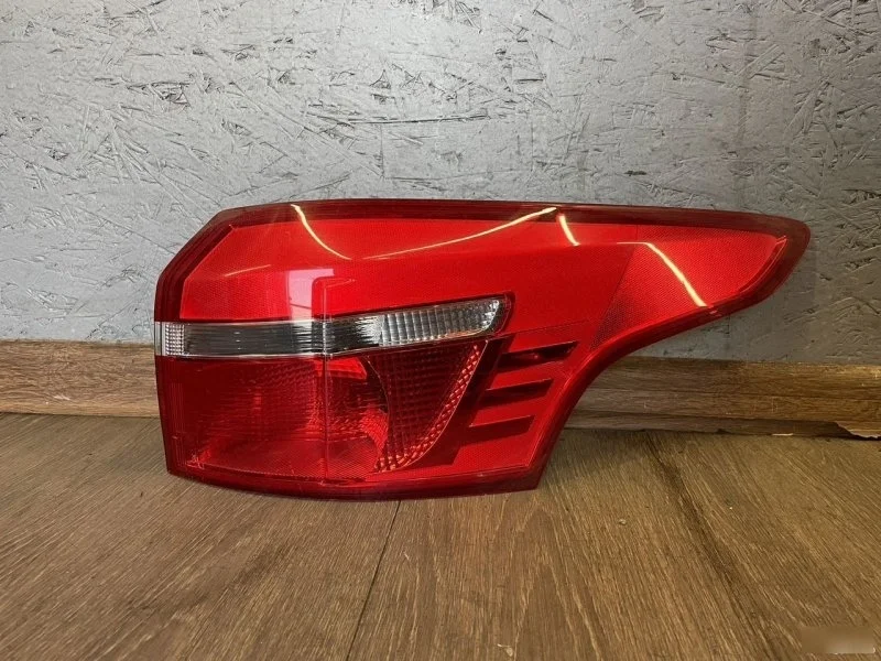 Фонарь Ford Focus 3
