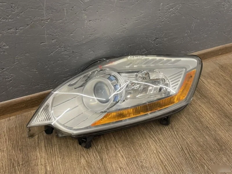 Фара Ford Kuga 1