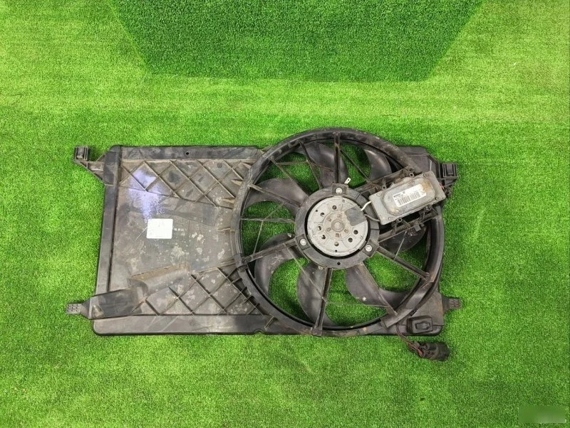 Диффузор вентилятор Ford Focus 2