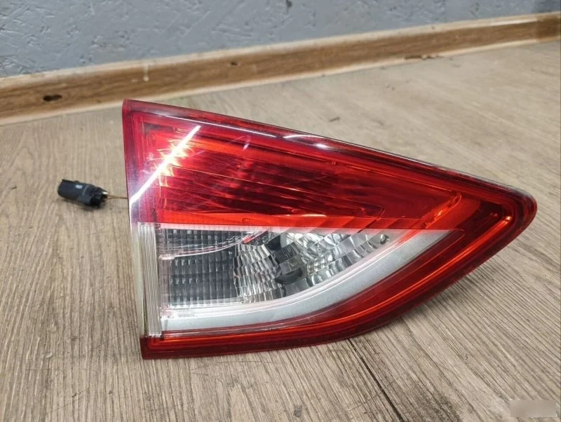 Фонарь внутренний Ford Kuga 2012-2016