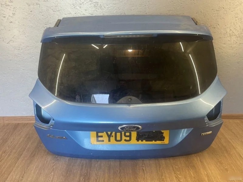 Крышка багажника Ford Kuga 1