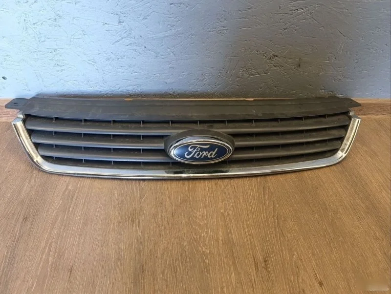 Решетка радиатора Ford Kuga 1