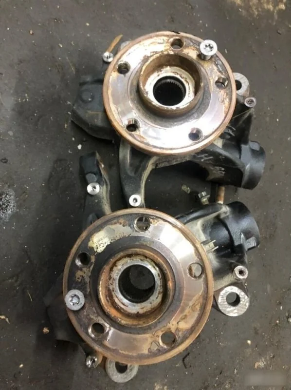 Кулак Volvo S60 2010