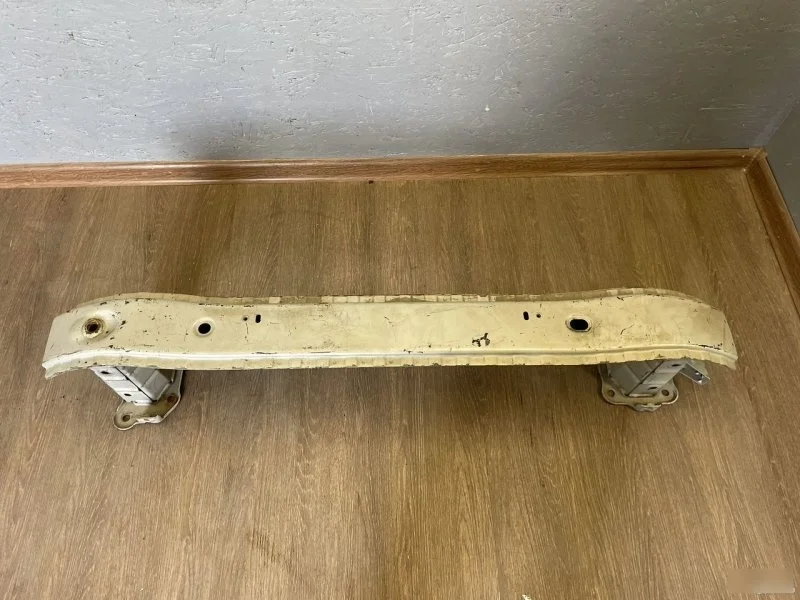 Усилитель бампера Volvo S40