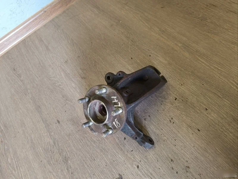 Кулак поворотный Ford Focus 2