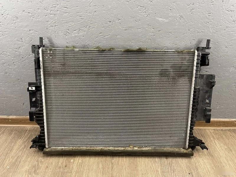 Радиатор охлаждения Ford Focus 3