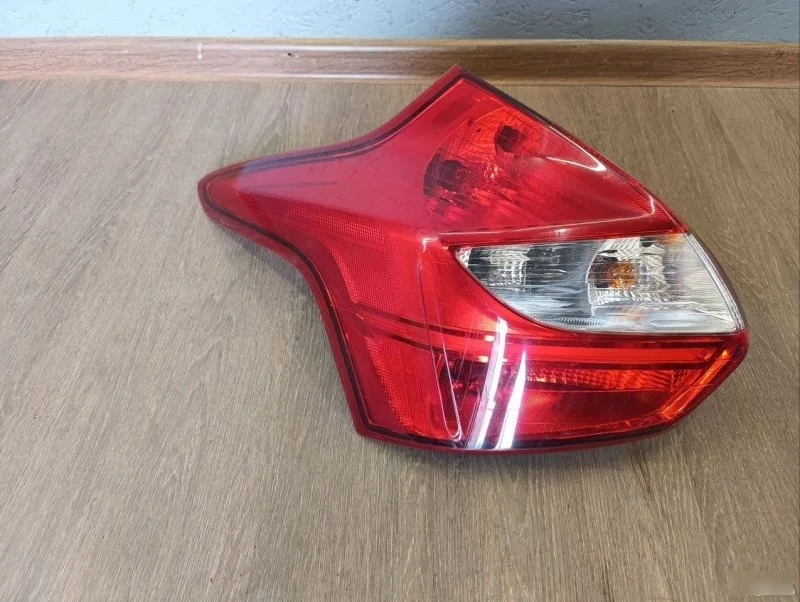 Фонарь Ford Focus 3