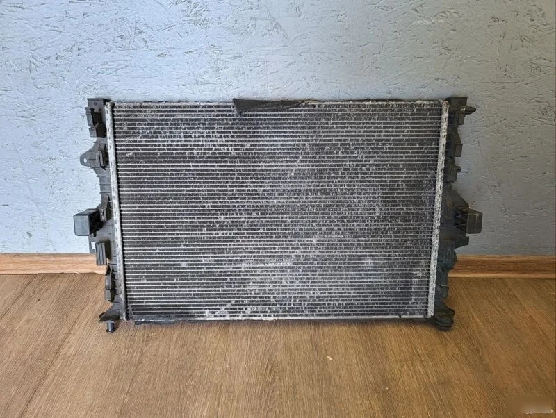 Радиатор охлаждения Ford Galaxy