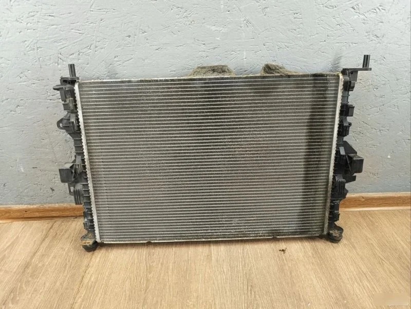 Радиатор двс Ford Kuga