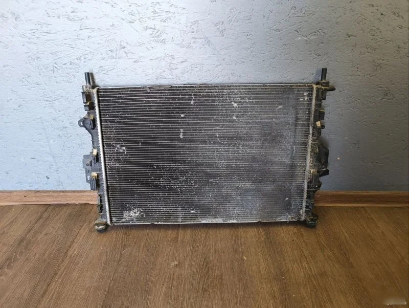 Радиатор охлаждения Ford Kuga