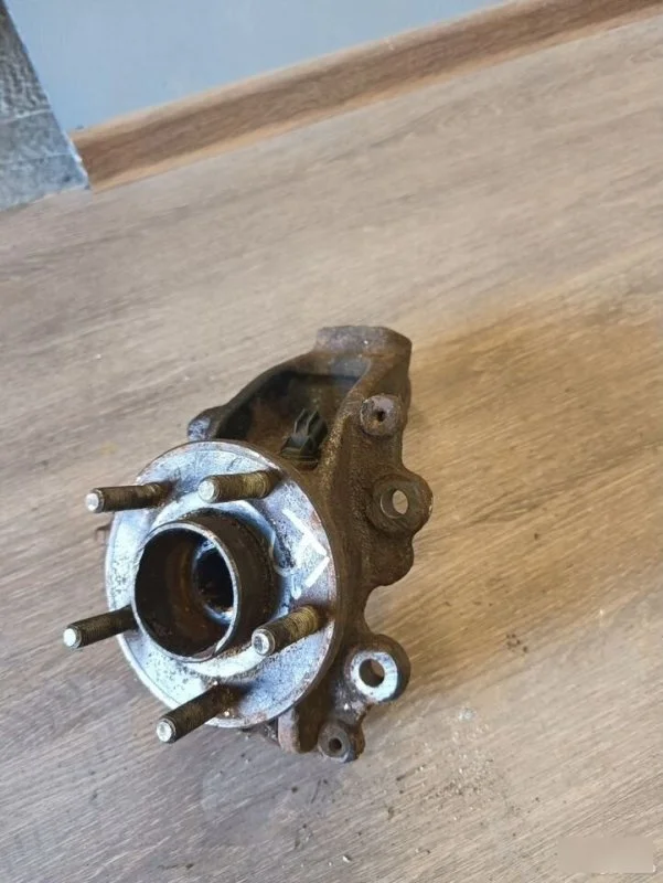 Кулак Ford Mondeo 4