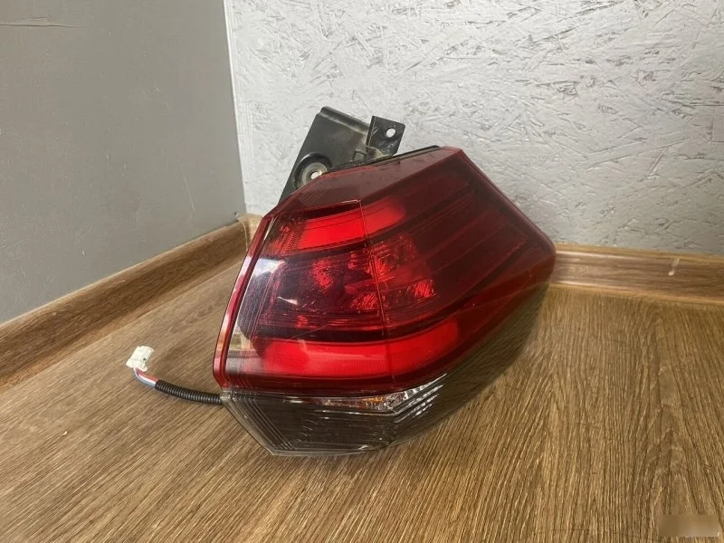 Фонарь Nissan X-Trail T32