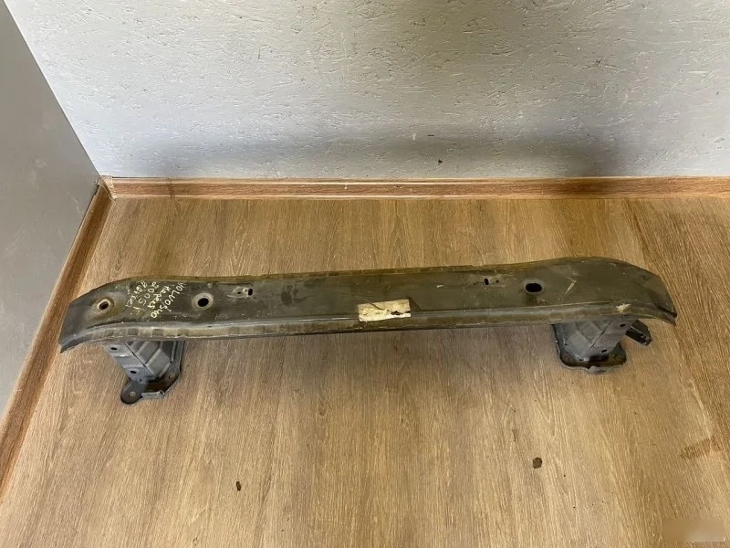 Усилитель бампера Volvo S40