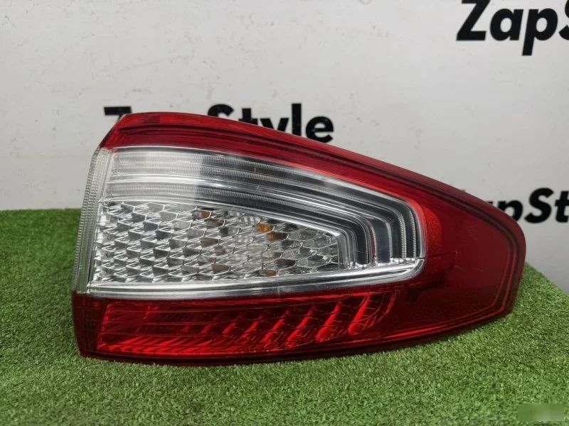 Фонарь Ford Mondeo 4 2011-2015