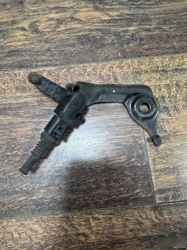 Датчик высоты дорожного просвета Audi A4 B8