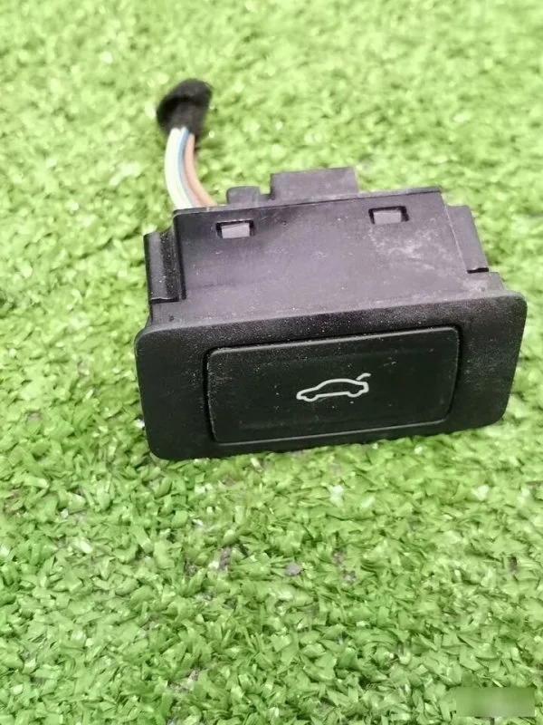 Кнопка открывания багажника Audi A4 B9