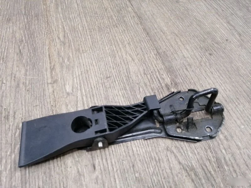 Замок капота Audi A6