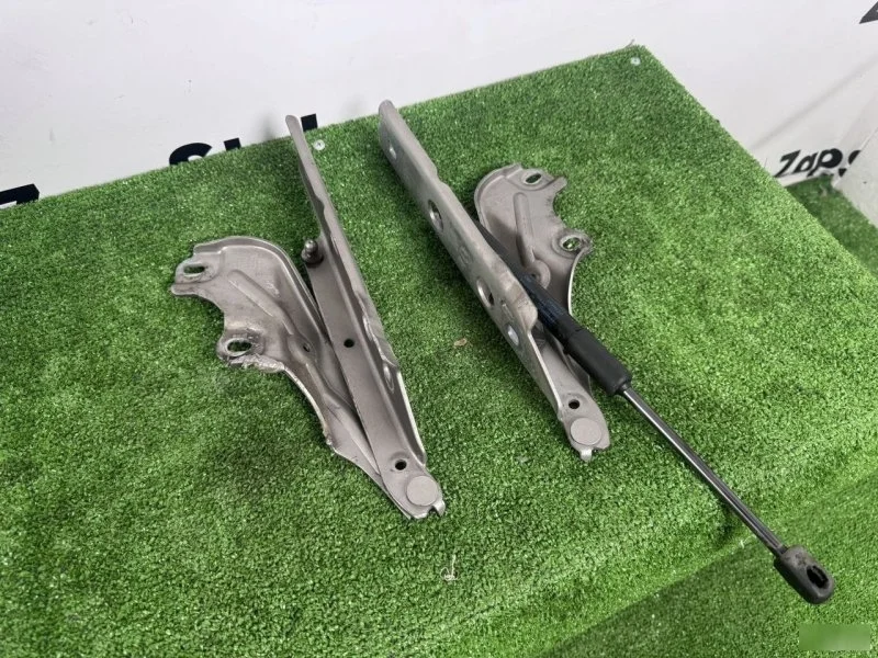 Петля капота Audi A7 4G