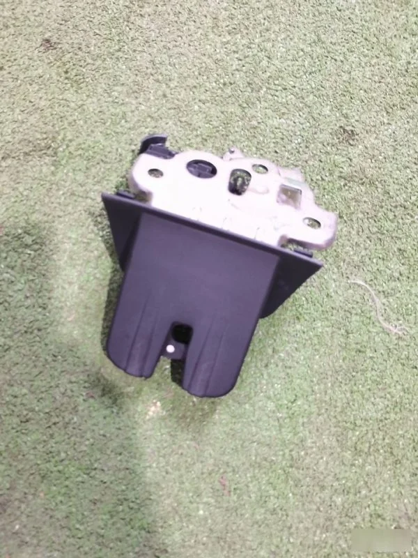 Замок багажника Audi Q5 2013-2016