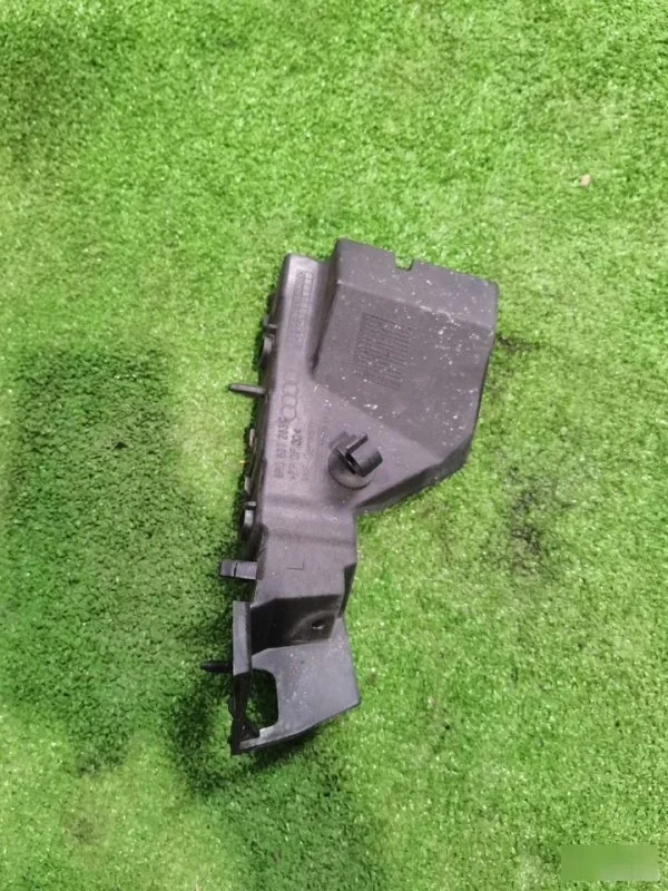 Кронштейн бампера Audi Q5