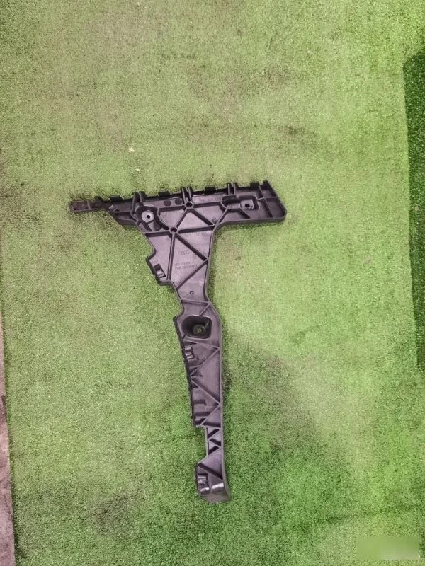 Кронштейн бампера Audi Q5