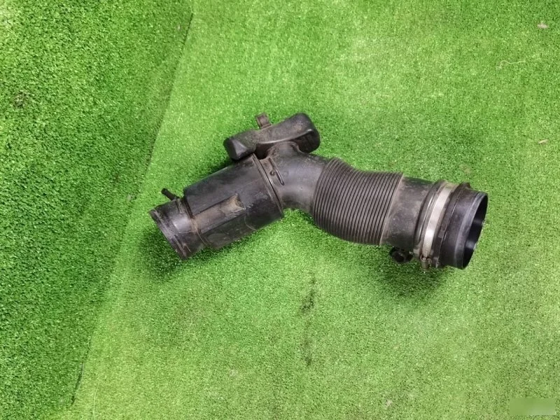 Патрубок воздушного фильтра Audi S5