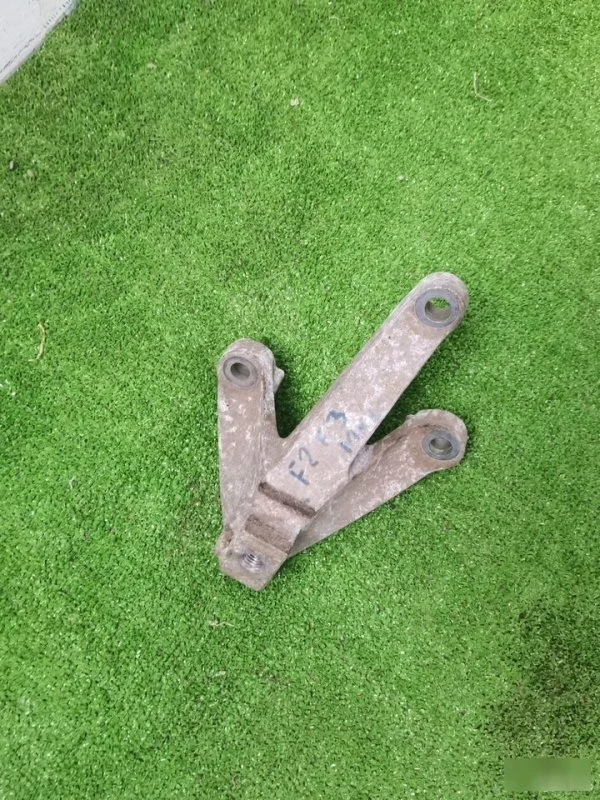 Кронштейн мкпп Ford Focus