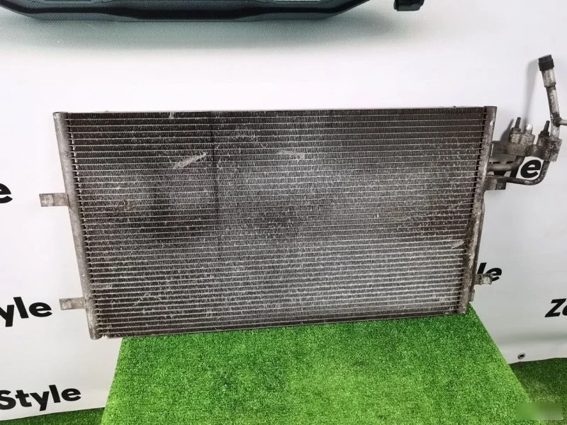 Радиатор кондиционера Ford Focus 2 2005-2011