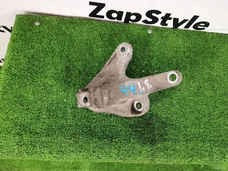 Кронштейн мкпп Ford Focus 2