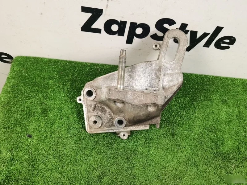 Кронштейн опоры двс Ford Focus 3