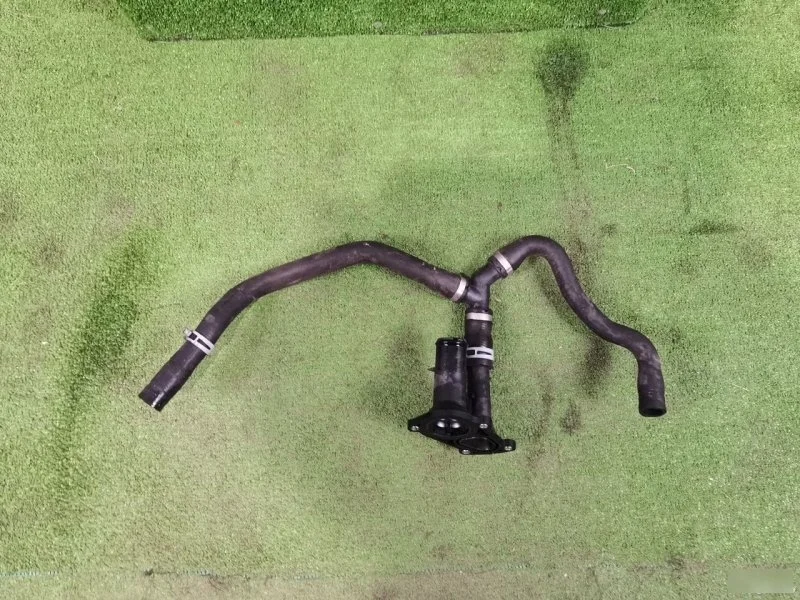 Патрубок системы охлаждения Ford Focus 3