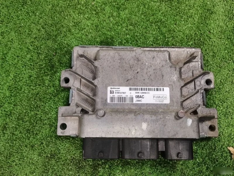 Блок управления двс Ford Focus 3