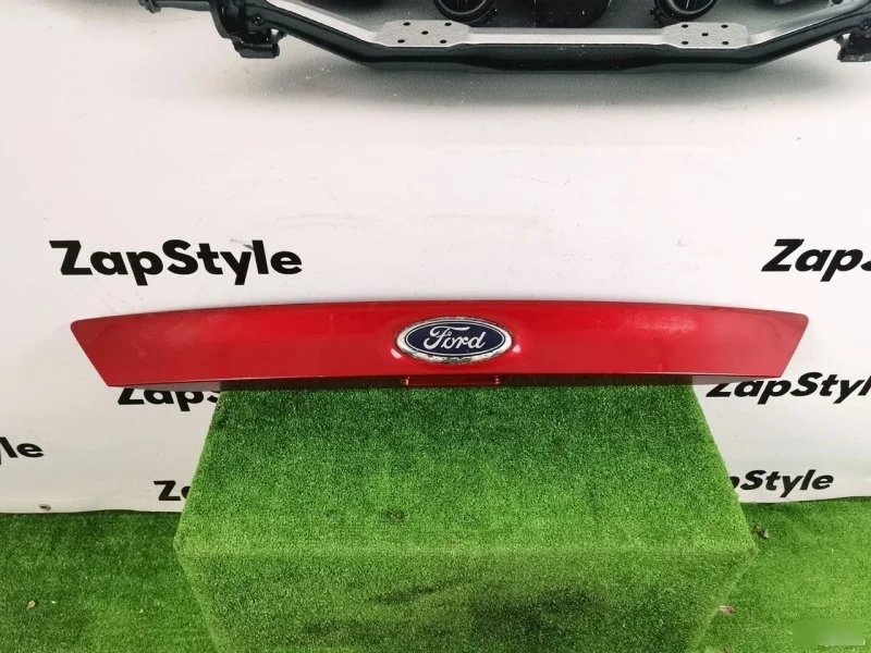 Накладка крышки багажника Ford Focus 3