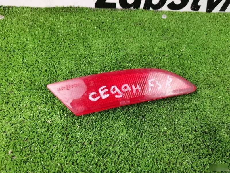 Отражатель в бампер Ford Focus 3