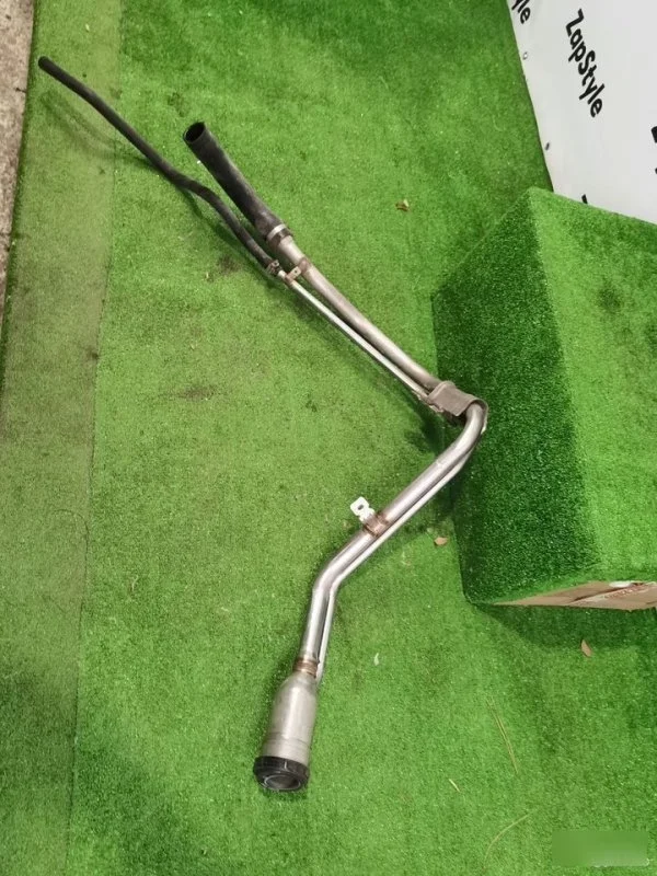 Горловина заливная топливного бака Ford Kuga 2