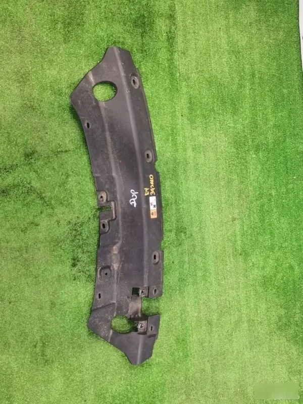 Накладка радиатора замка капота Ford Kuga 2 2012-2016