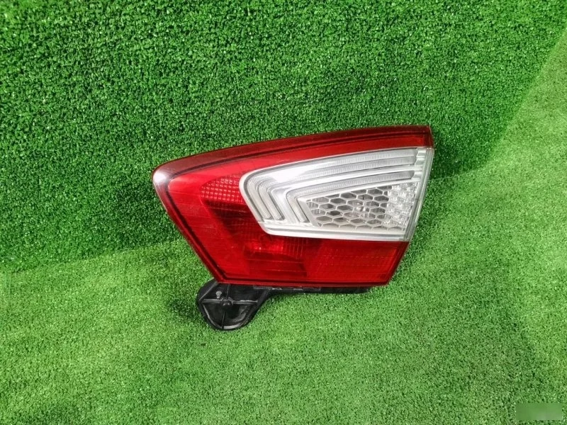 Фонарь Ford Mondeo 4